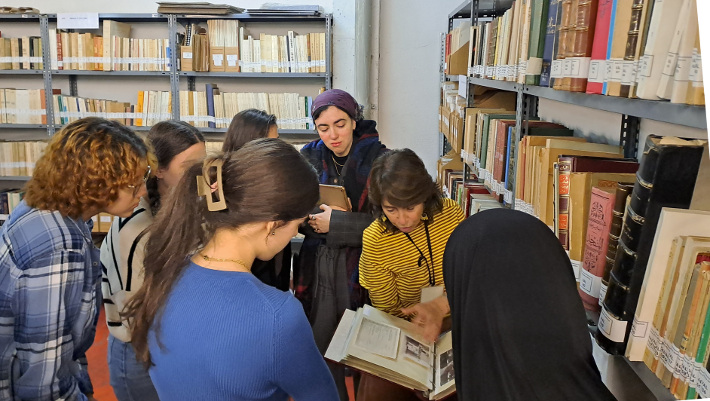 En el depósito de documentos de la Biblioteca Islámica (AECID)